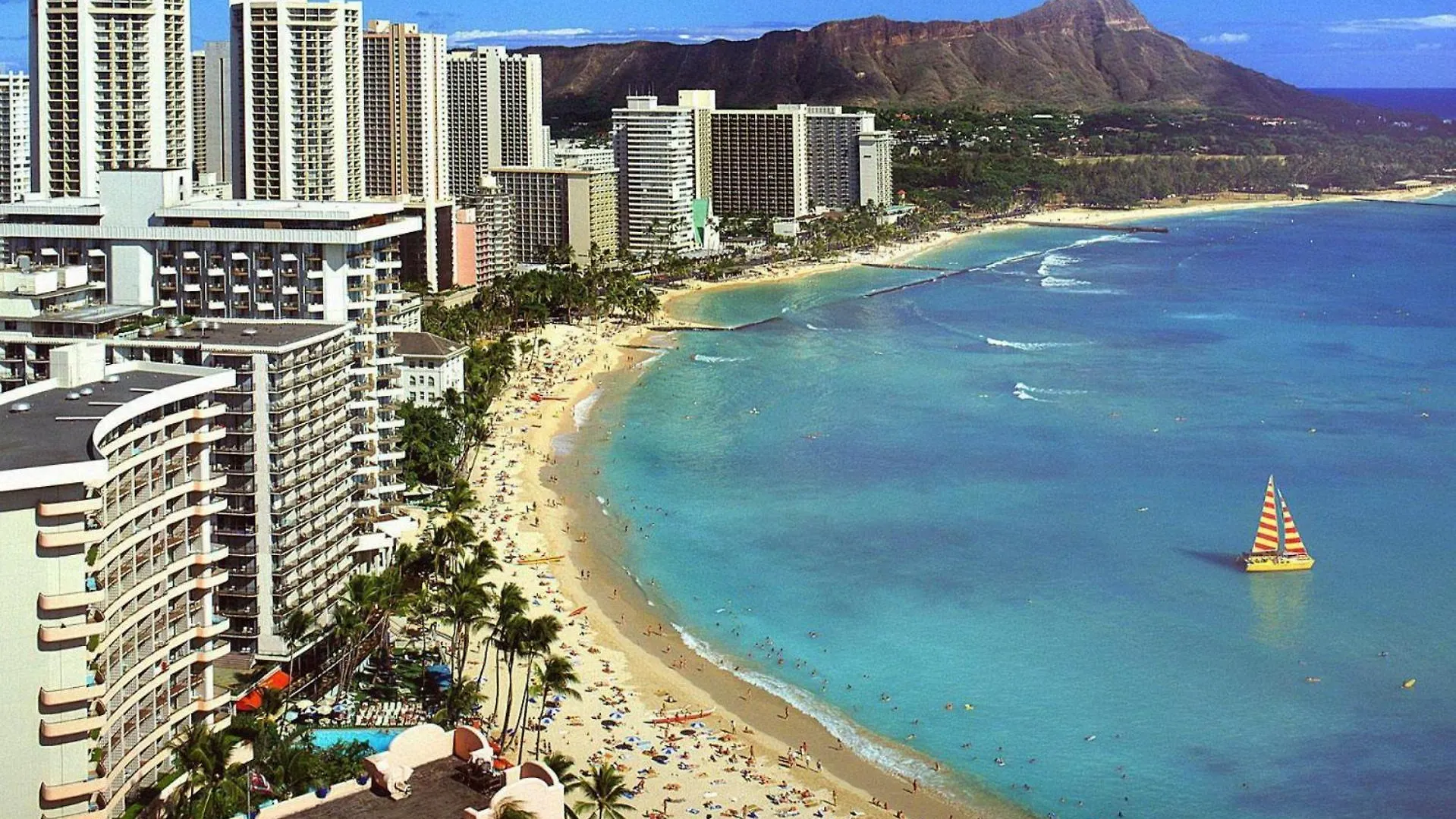 Newly Renovated ,1 Block To Waikiki Beach, Free Parking Honolulu Apartment