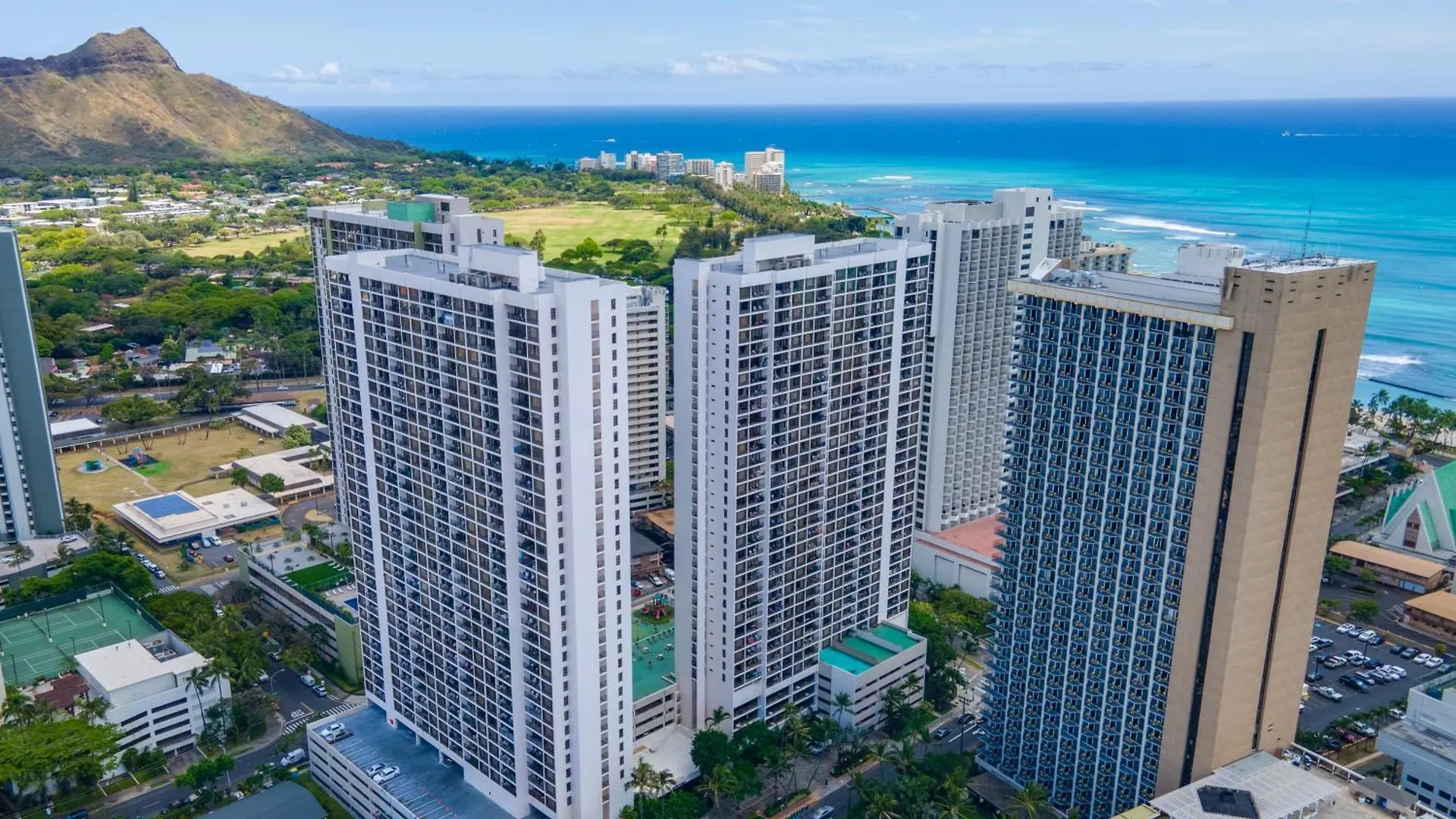 Newly Renovated ,1 Block To Waikiki Beach, Free Parking Honolulu