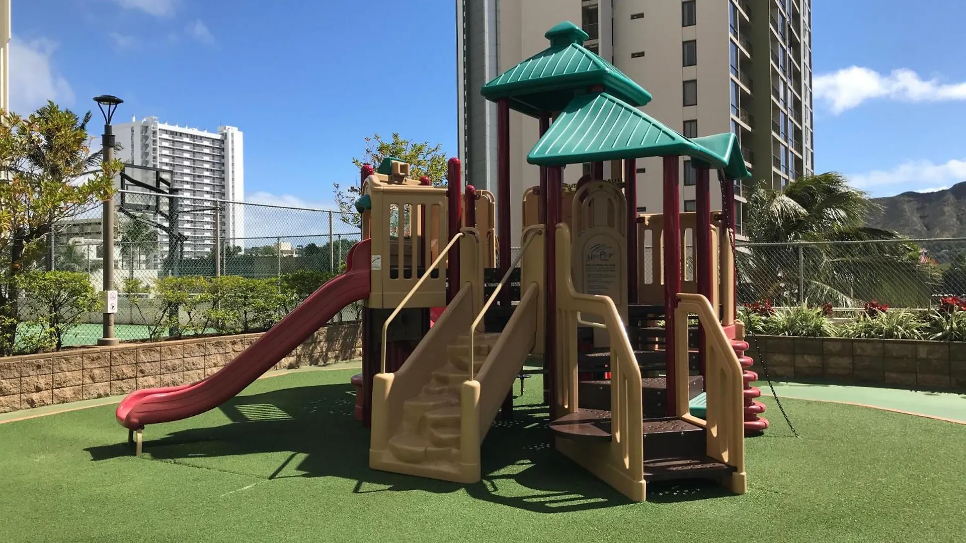 Apartment Newly Renovated ,1 Block To Waikiki Beach, Free Parking Honolulu
