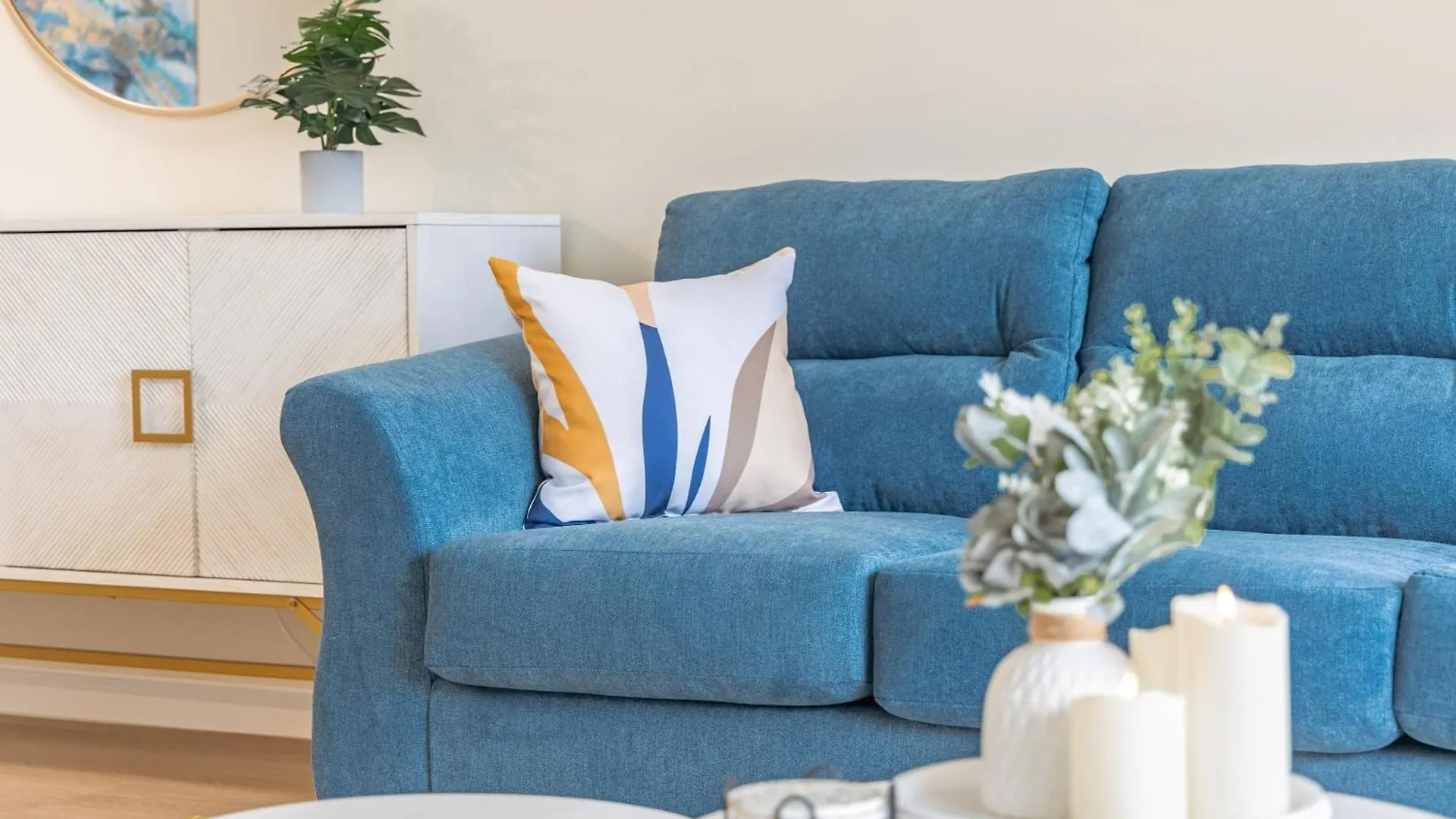 Newly Renovated ,1 Block To Waikiki Beach, Free Parking Honolulu Apartment