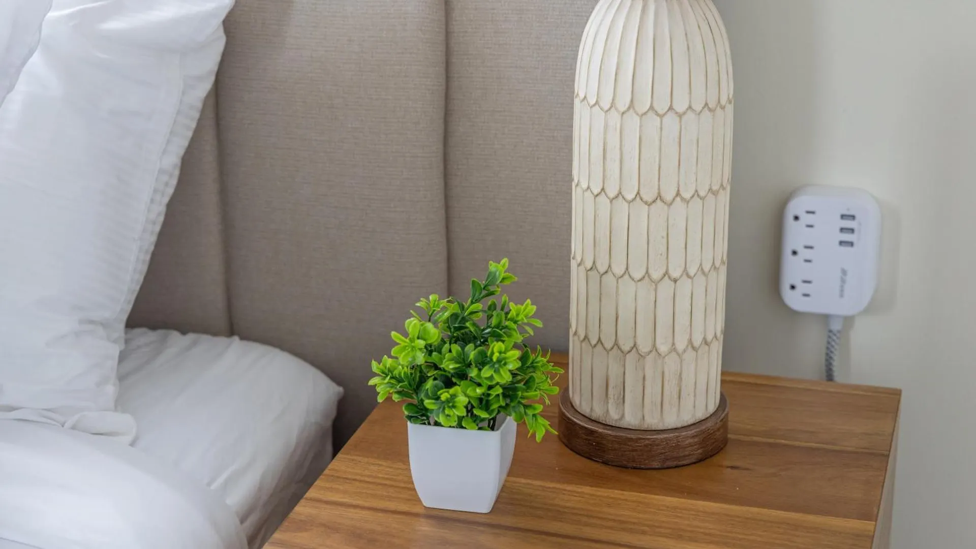 Newly Renovated ,1 Block To Waikiki Beach, Free Parking Honolulu 0*,