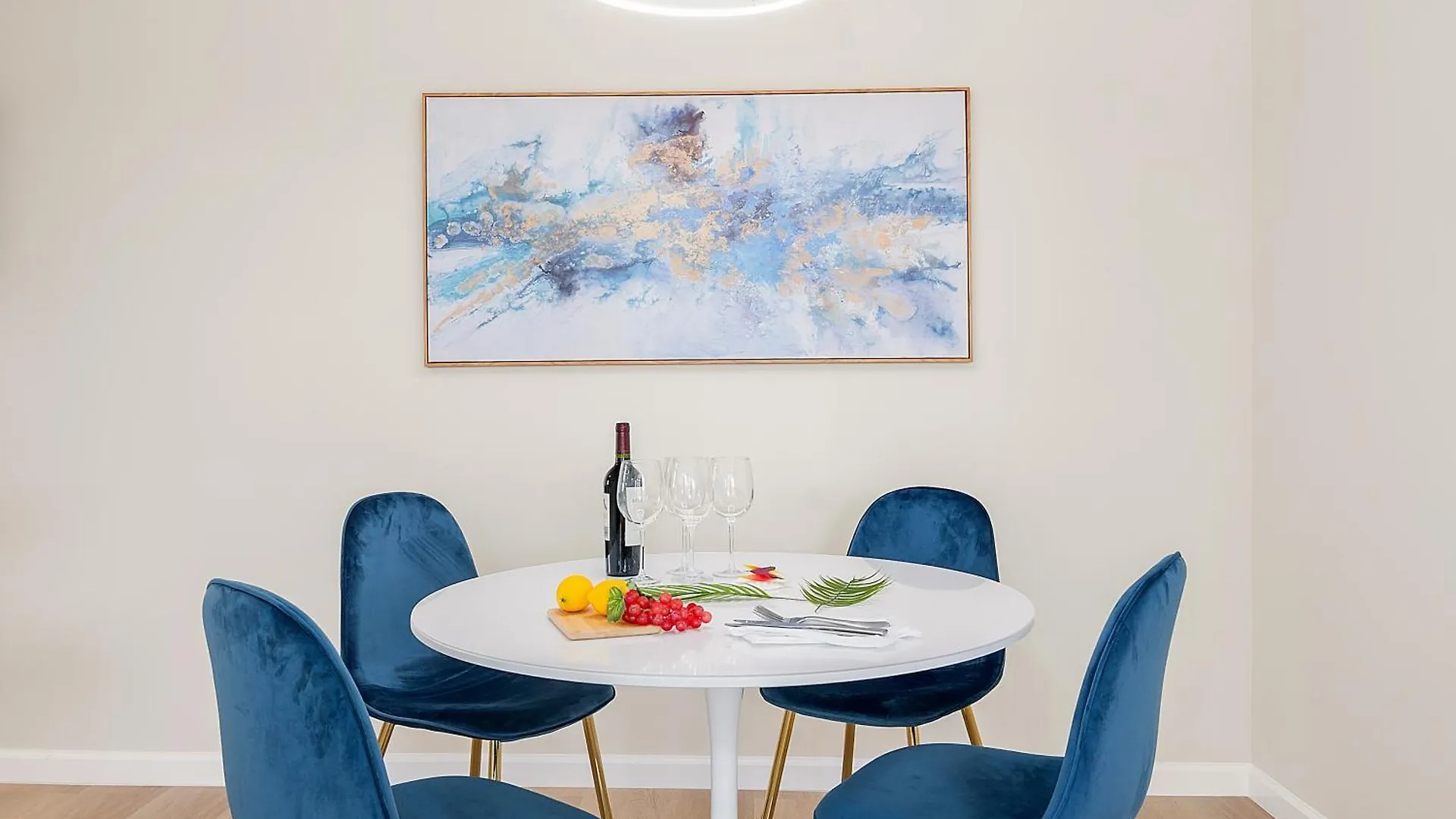 Newly Renovated ,1 Block To Waikiki Beach, Free Parking Honolulu