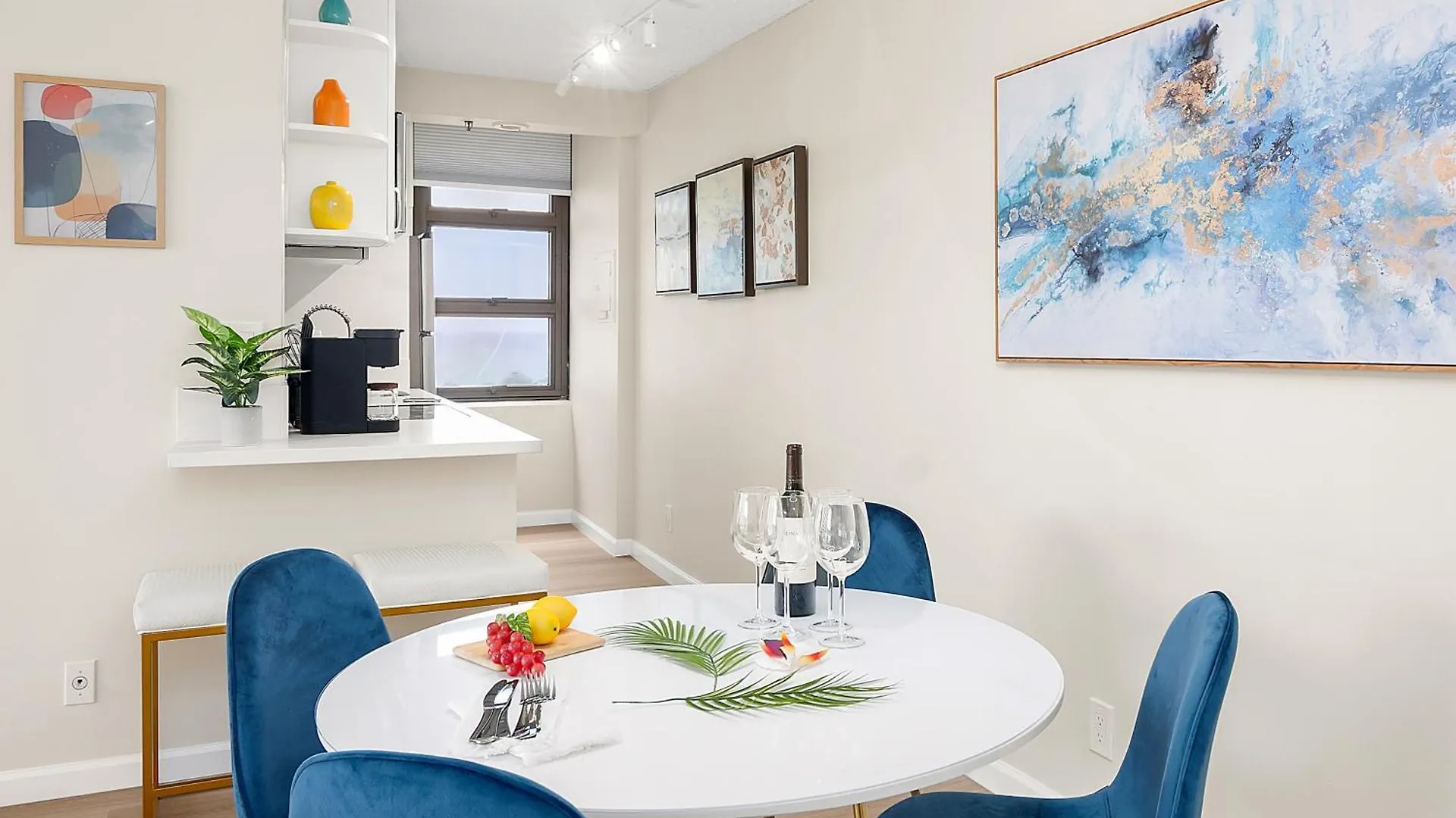 Newly Renovated ,1 Block To Waikiki Beach, Free Parking Honolulu