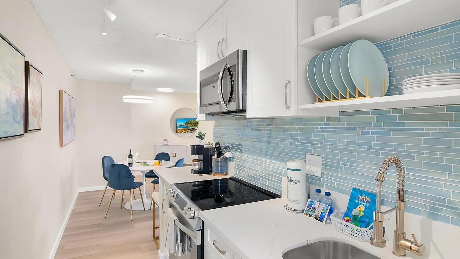 Newly Renovated ,1 Block To Waikiki Beach, Free Parking Honolulu 0*,  United States