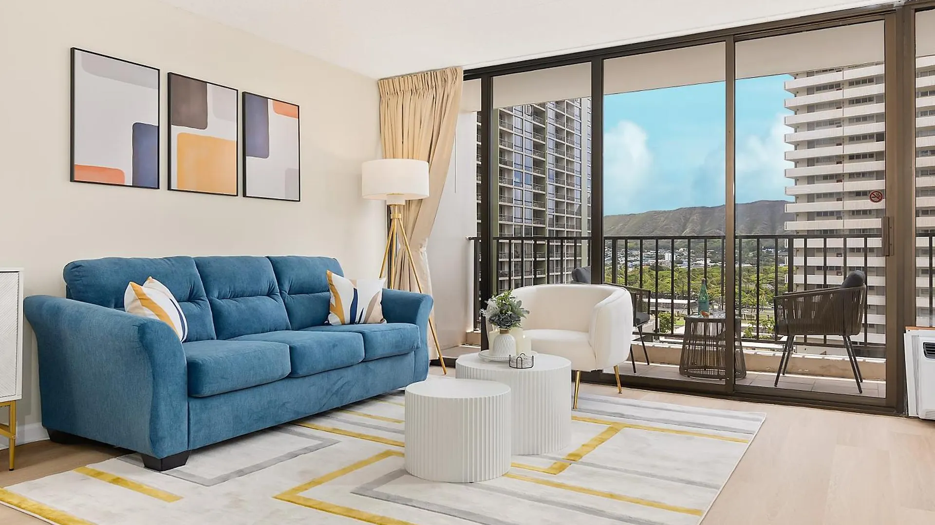 Newly Renovated ,1 Block To Waikiki Beach, Free Parking Honolulu