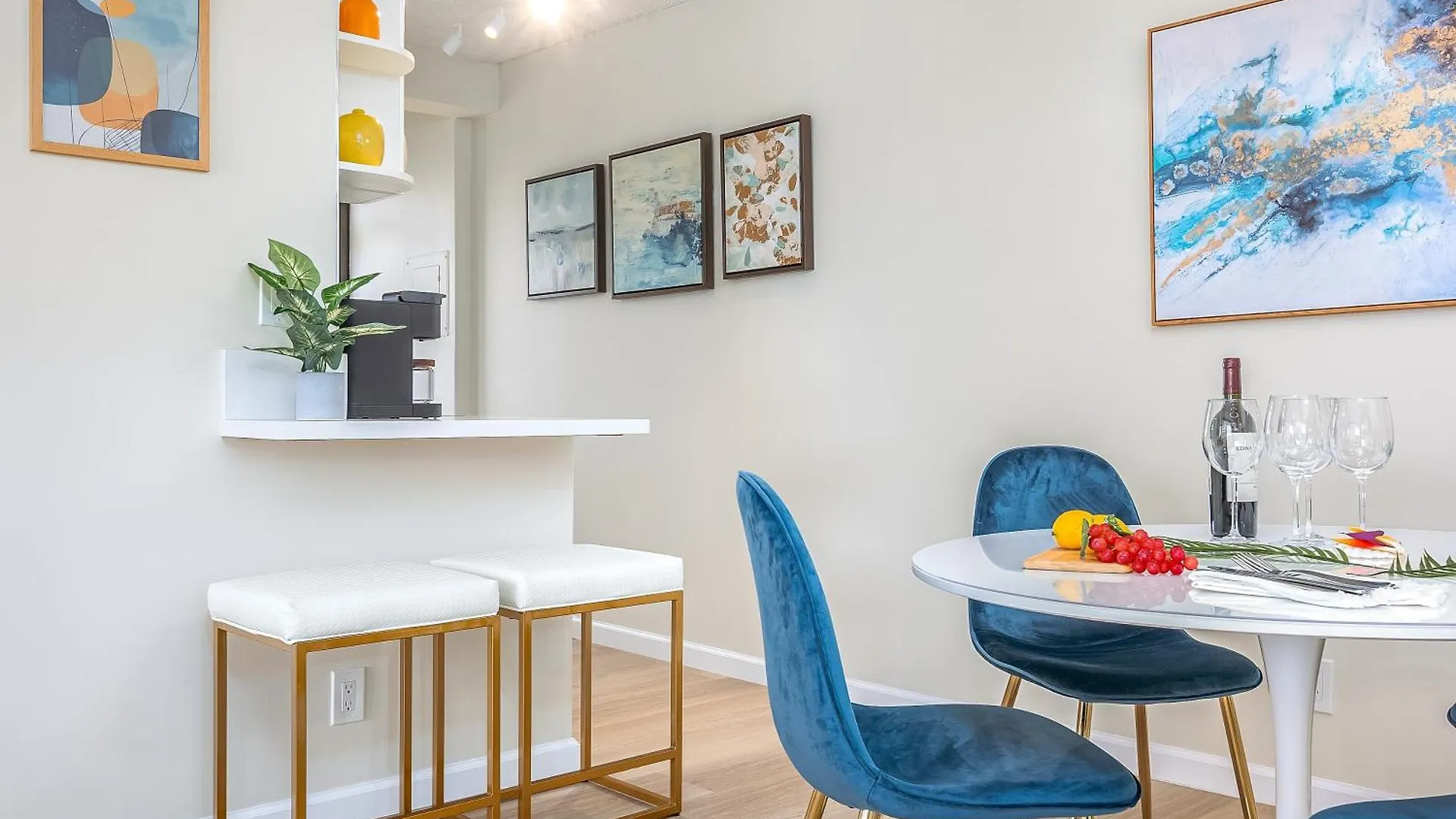 Newly Renovated ,1 Block To Waikiki Beach, Free Parking Honolulu 0*,  United States