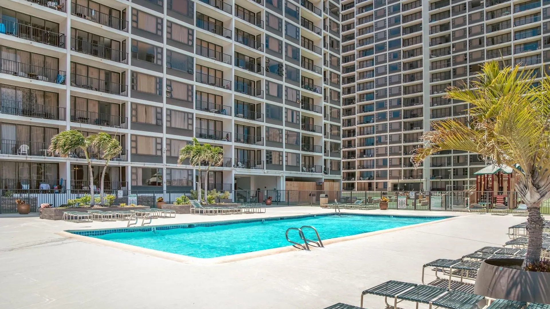Newly Renovated ,1 Block To Waikiki Beach, Free Parking Honolulu Apartment