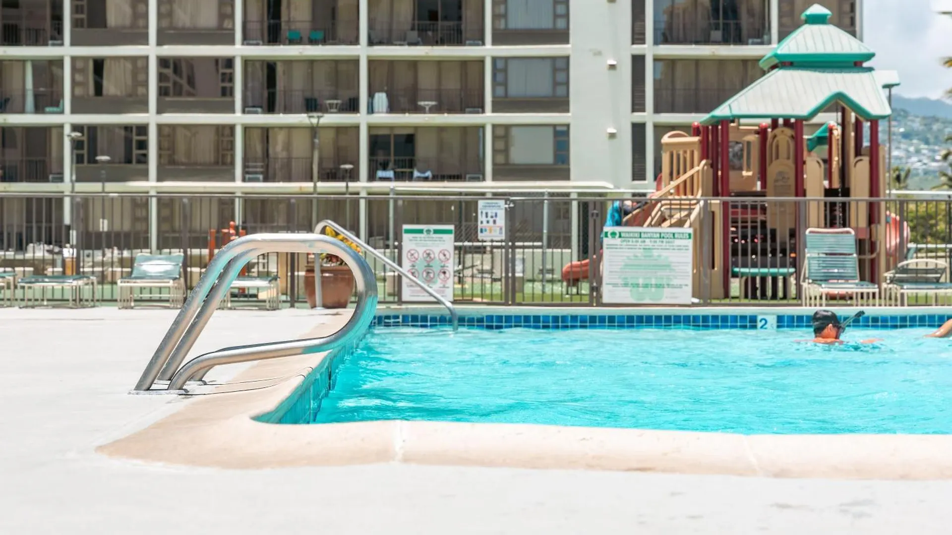 Newly Renovated ,1 Block To Waikiki Beach, Free Parking Honolulu Apartment